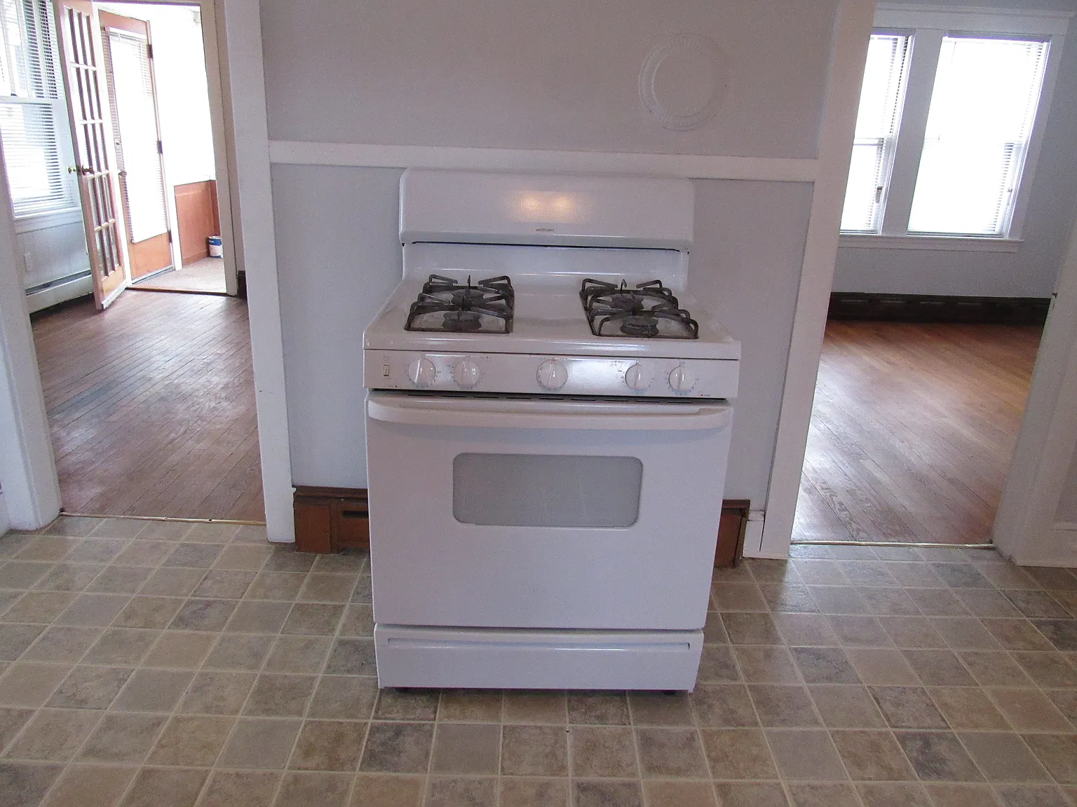 3 bed, 1500 sqft, $2,200 — Photo 2