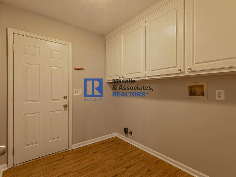 114 Fox Meadow Dr — Photo 16