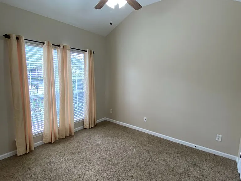 2807 Southwood Ln — Photo 15
