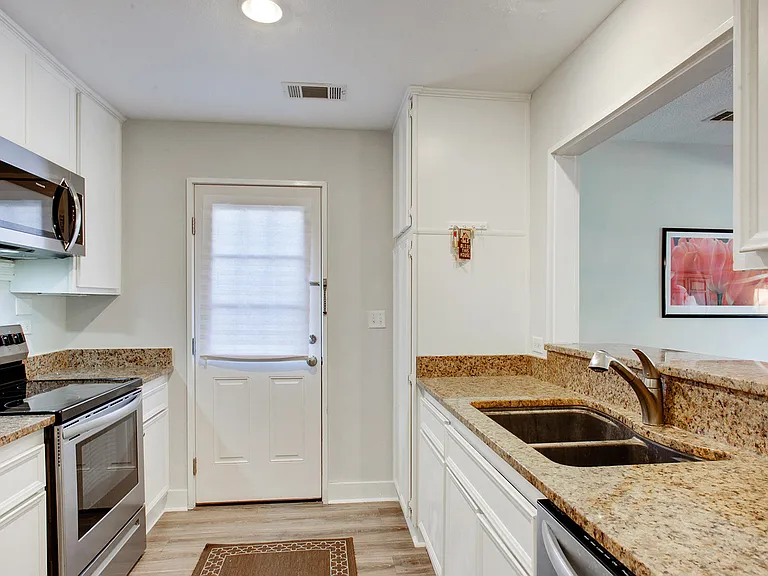 780 Queens Grant — Photo 11