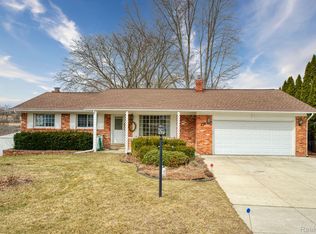 171 Endicott Dr, Howell, MI 48843