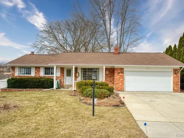 171 Endicott Dr, Howell, MI 48843