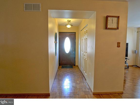 2nd image of 1262 Hemlock Dr