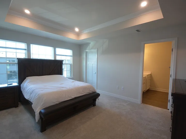 323 E Cochran St — Photo 12
