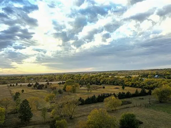 33151 S Spoon Creek Rd, Osawatomie, KS 66064