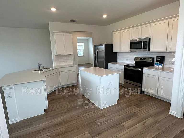 239 Jenkinson Dr — Photo 5