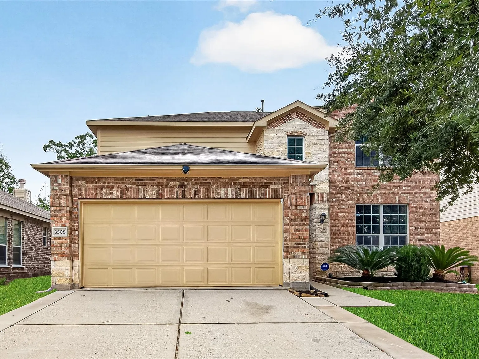 4 bed, 2.5 bath, 2676 sqft, $2,500 — Photo 3