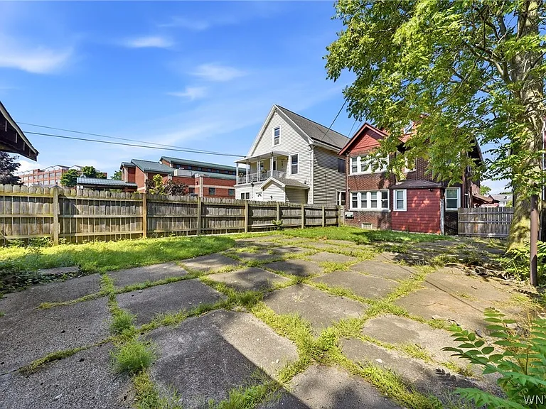 2555 Main St — Photo 36