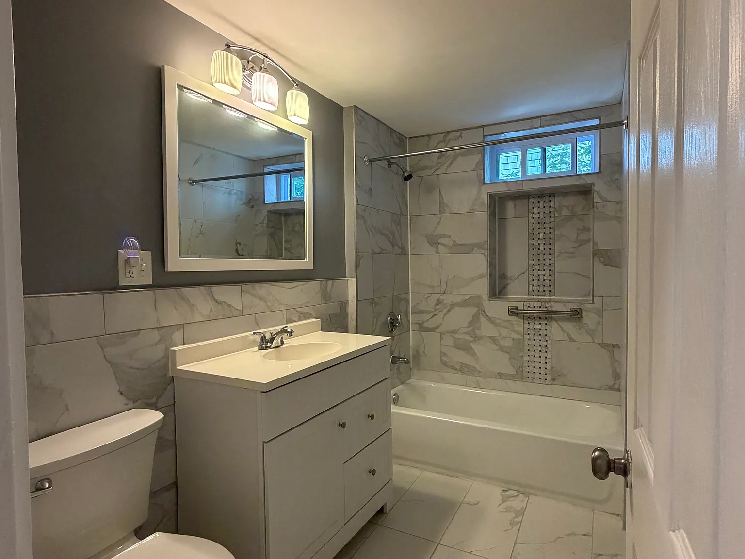 3 bed, 1000 sqft, $3,200 — Photo 3