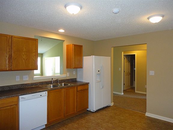 5th image of 734 Daybreak Dr