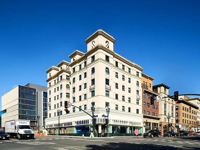With 205 studio, 1-, 2- and 3-bedroom apartment homes spread across 4 distinct buildings, it's easy to find the perfect one.