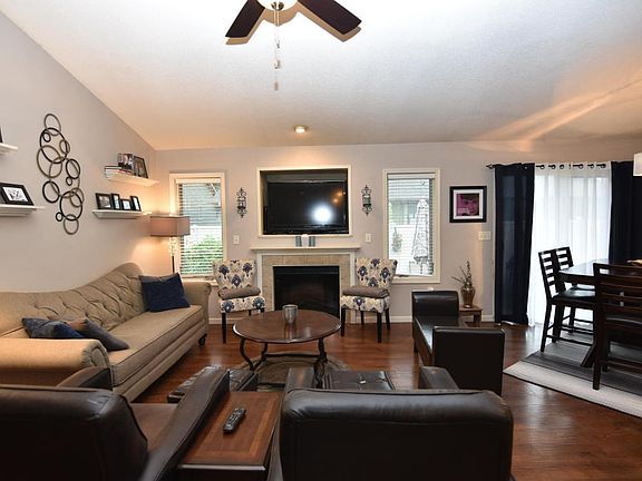 Living/Dining area