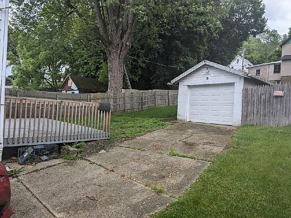 2nd image of 123 Plum St