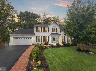 8106 Oak Hollow Ct, Fairfax Station, VA 22039