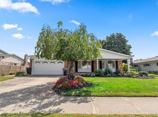 1664 Three Lakes Dr, Troy, MI 48085