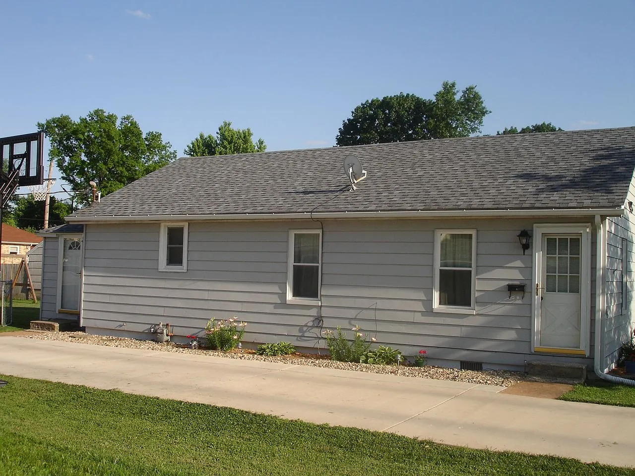 415 Spencer St photo 1