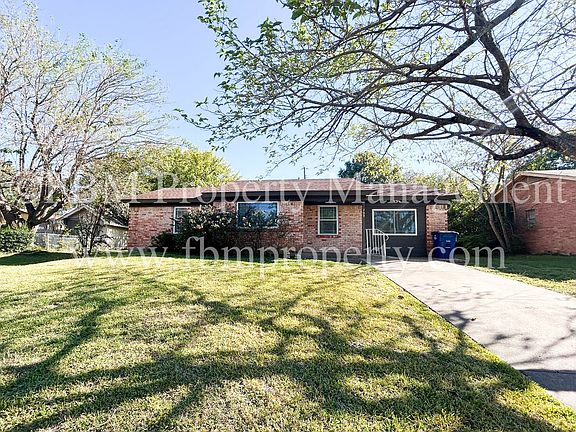 2nd image of 703 Phillips Dr