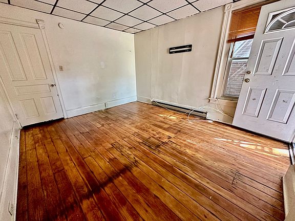4th image of 134 S Madison St APT 1