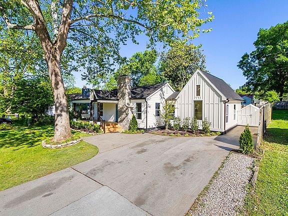 3rd image of 203 Colonial Dr