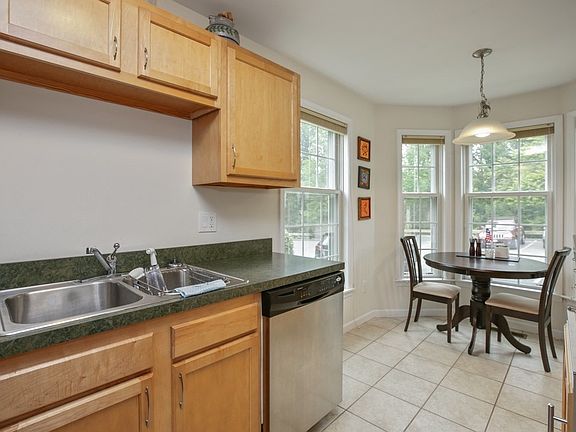 4th image of 207 Alexandra Ct