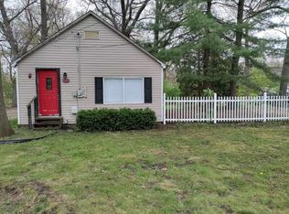 885 Chatterson Rd, Muskegon, MI 49442