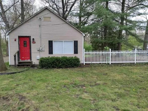 885 Chatterson Rd, Muskegon, MI 49442