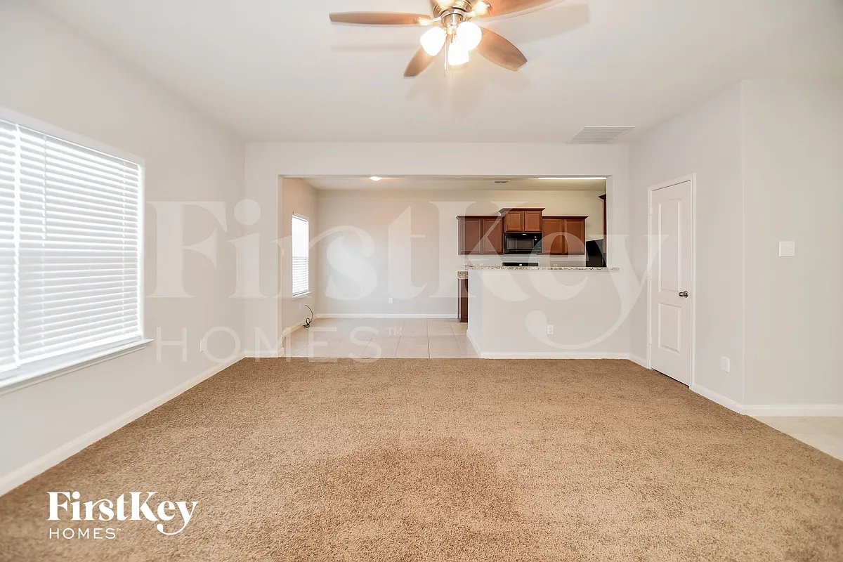 Building Photo - 9005 Woodfern Dr
