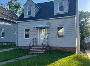 1064 Woodview Rd, Cleveland Heights, OH 44121