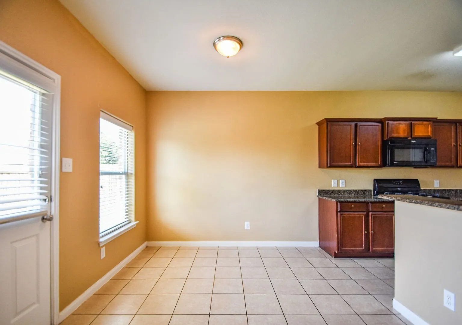 Beautifully crafted 4-2.5-2 home in the Crowley area! — Photo 4
