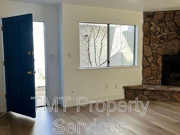 2nd image of 610 E Newlove Dr APT I