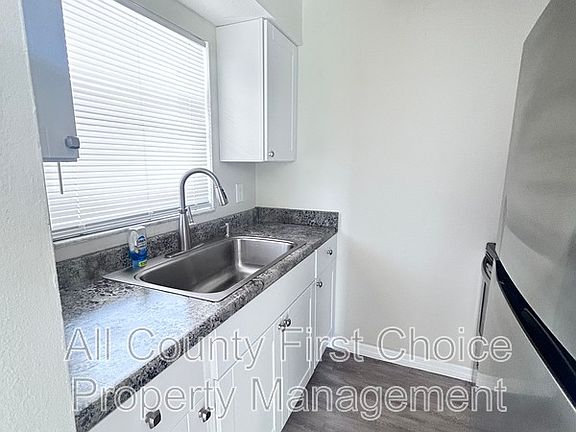 2nd image of 3071 Park Ln #B