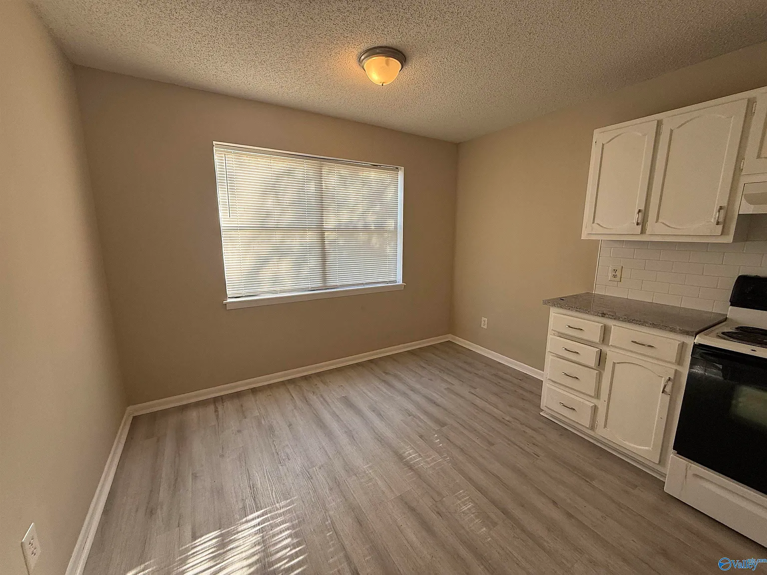 2 bed, 1.0 bath, 886 sqft, $795 — Photo 3