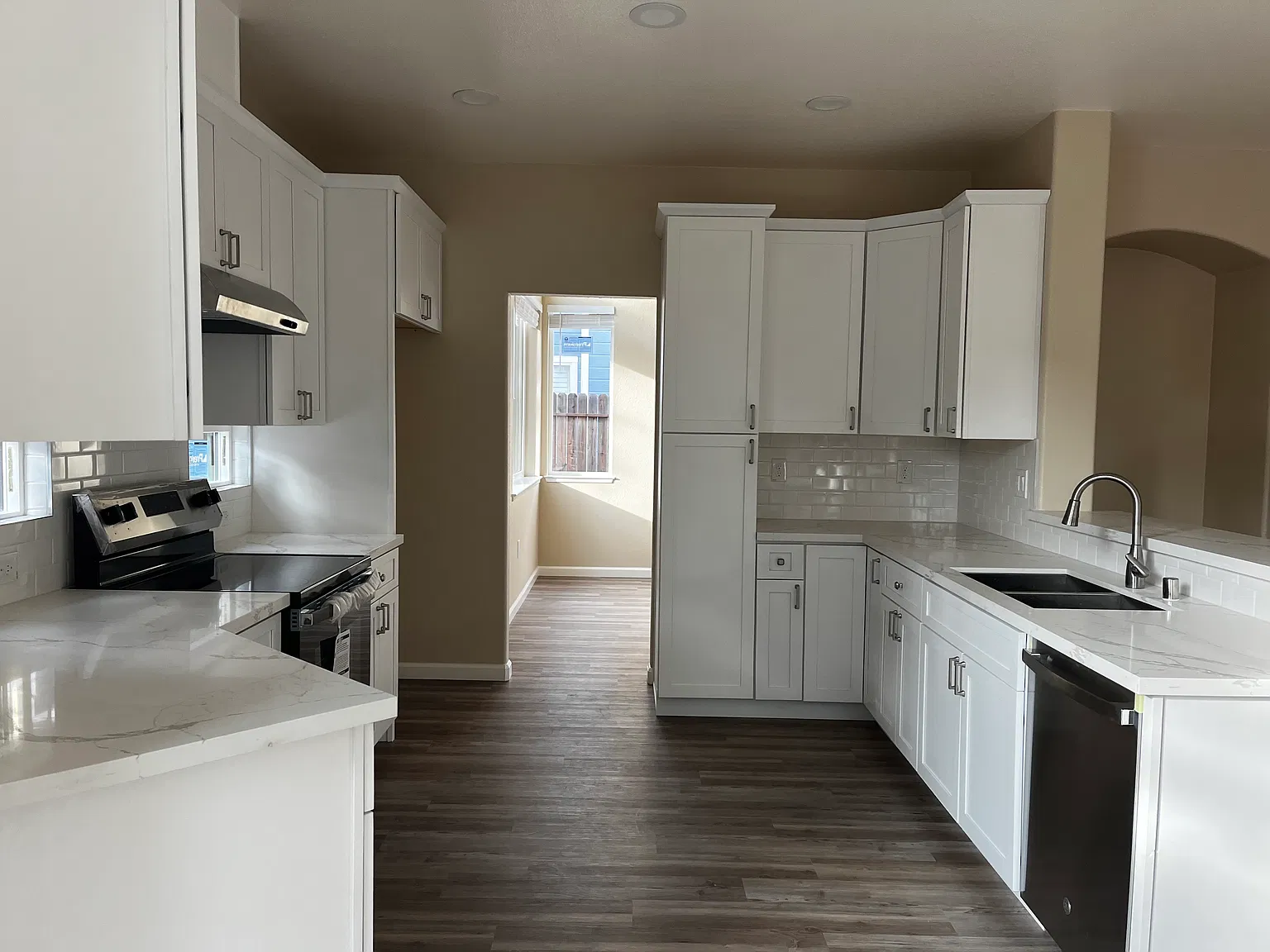 4 bed, 2.5 bath, 1980 sqft, $4,250 — Photo 3
