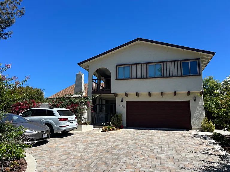 1005 Border Rd — Photo 1