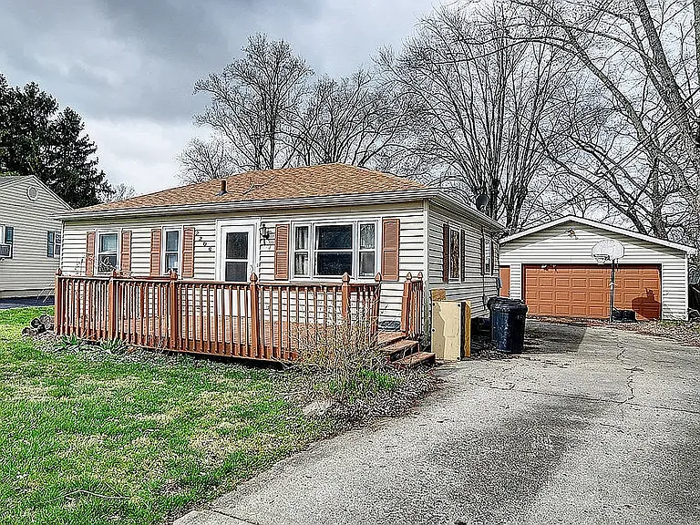 2206 Spencer Ln — Photo 1