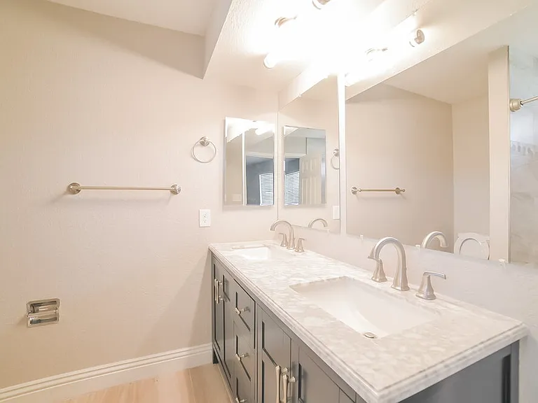 631 W Lindner Ave — Photo 8