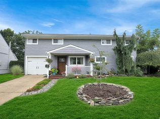 37 Wisteria Ln, Wantagh, NY 11793