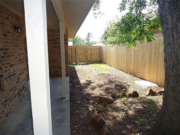 4th image of 2100 Wisteria St