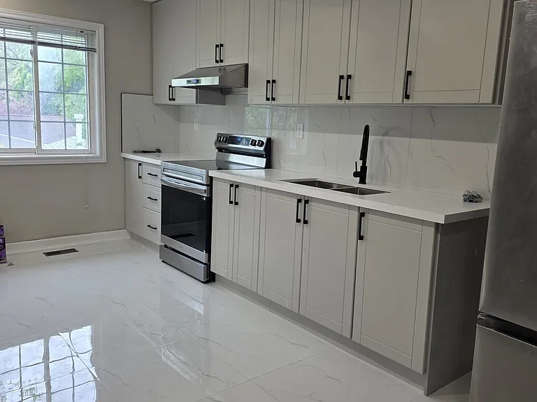 6 English St #3 — Photo 8