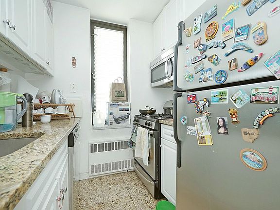 3rd image of 235 W 56th St APT 22D
