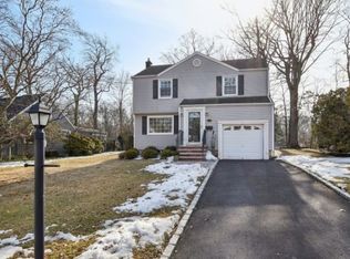 11 Brookside Ter, Cedar Grove, NJ 07009