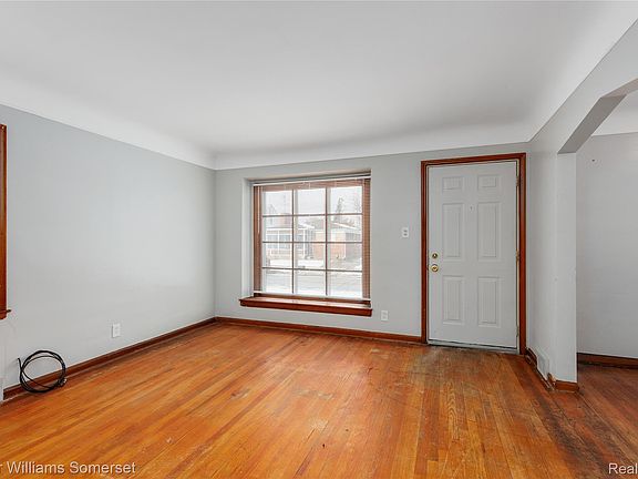 2nd image of 15280 Faircrest St