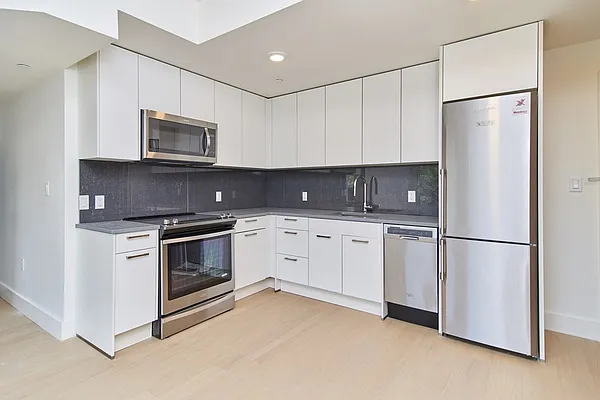 Rented by Olnick Organization | media 10