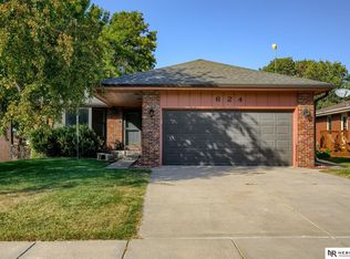 624 Sailside Dr, Lincoln, NE 68528
