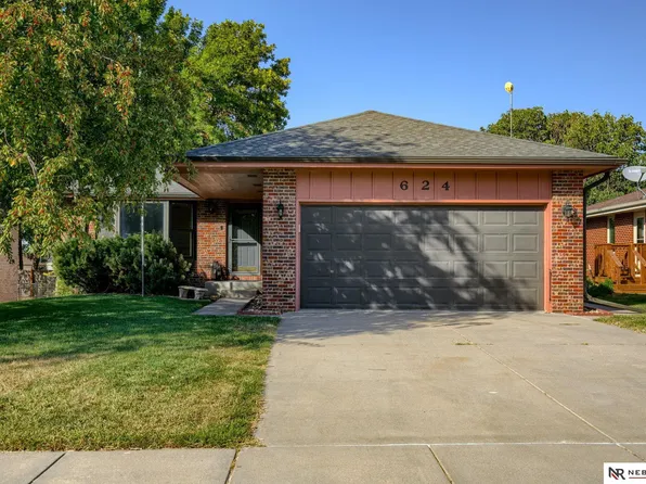 624 Sailside Dr, Lincoln, NE 68528