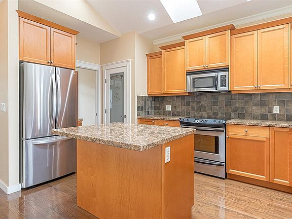 4th image of 500 Russell Rd #6