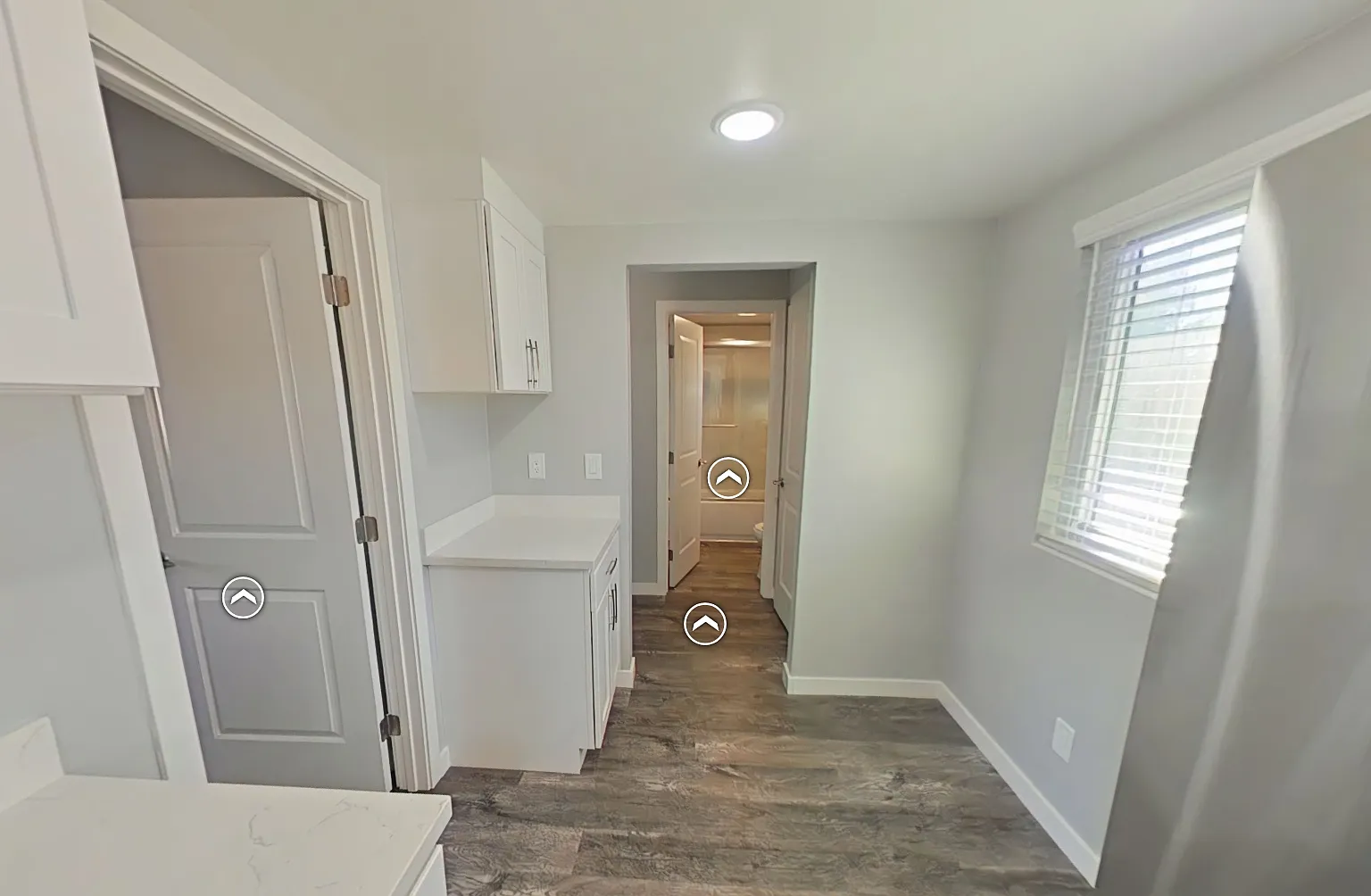 2 bed, 956 sqft, $4,395 — Photo 2