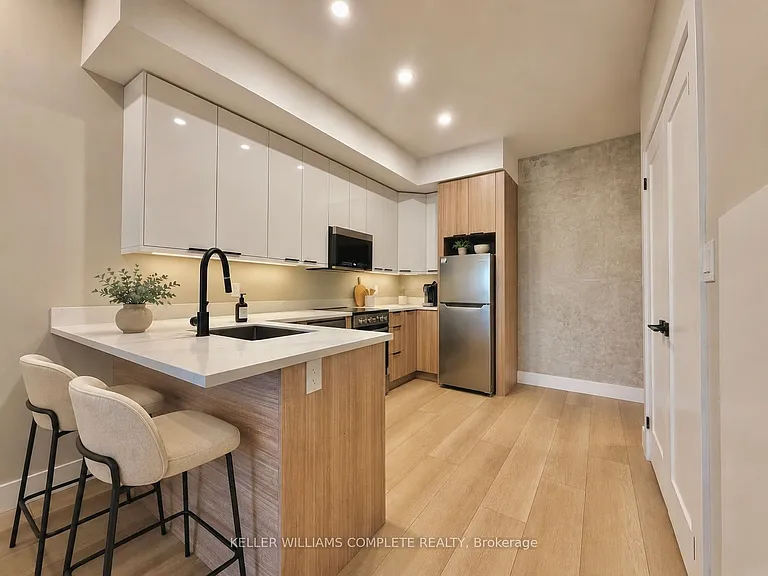 169 James St S #207 — Photo 1