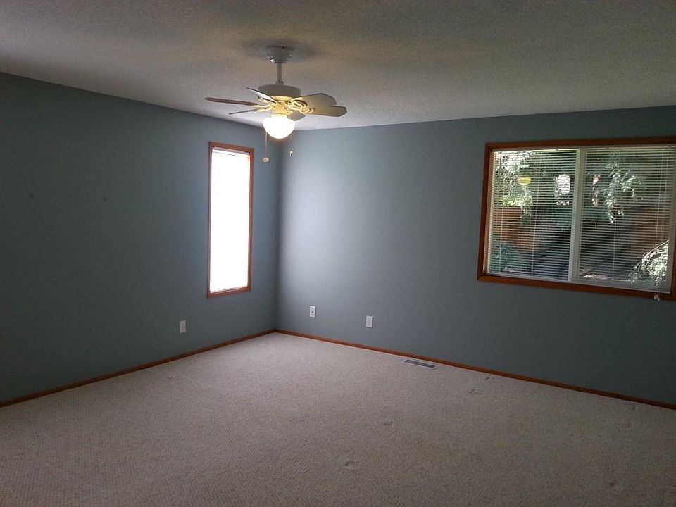 1st image of 417 Revere Cir SE