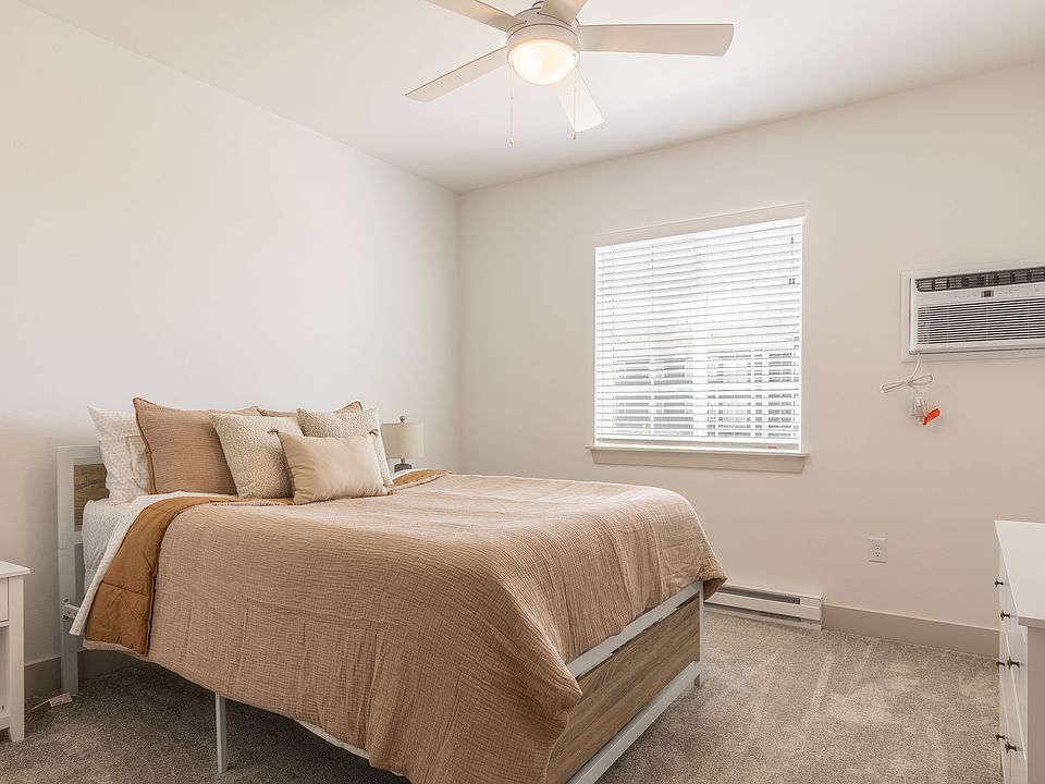 Tidewater Apartments | Primary Bedroom